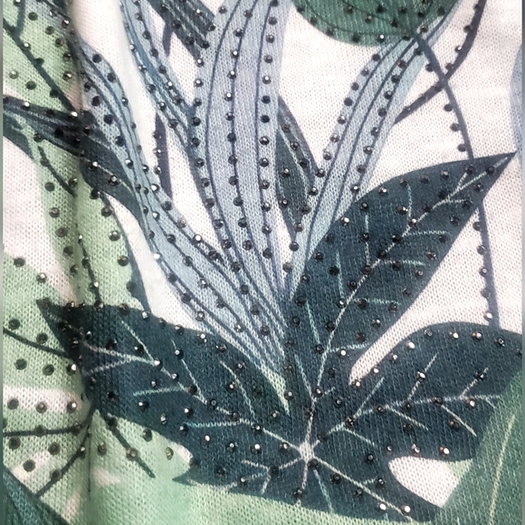 Milano Studded Tee in Green Leafy Print Size M. - Picture 5 of 8